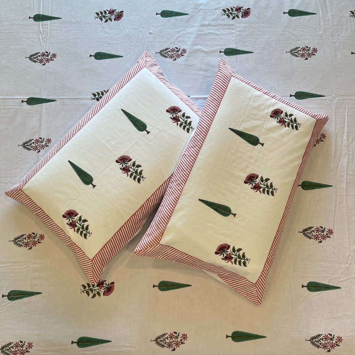 Hand Block Printed Vanira White Cotton Bedsheet King Size-90"x108"