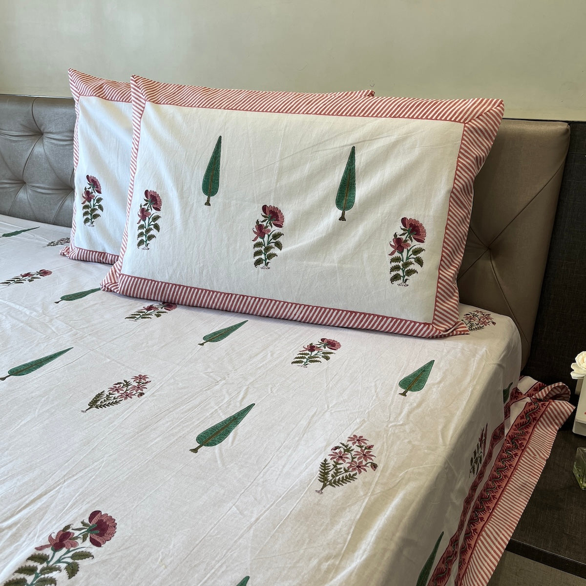 Hand Block Printed Vanira White Cotton Bedsheet King Size-90"x108"