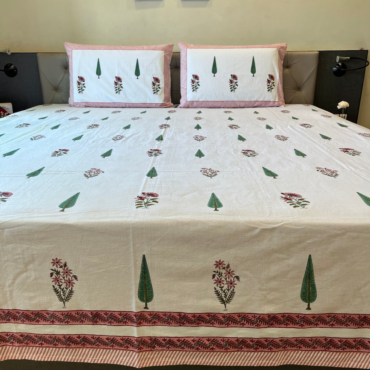 Hand Block Printed Vanira White Cotton Bedsheet King Size-90"x108"